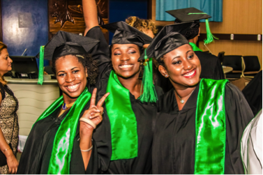 Bonheur de trois diplômés de la Promotion 1